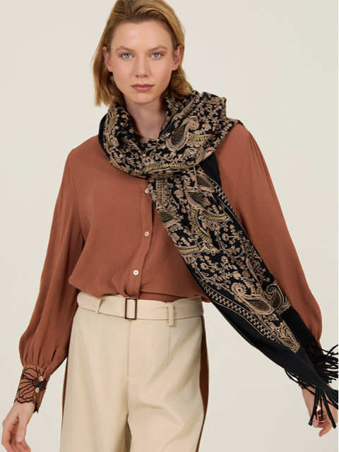 Pañuelo bordado pasley