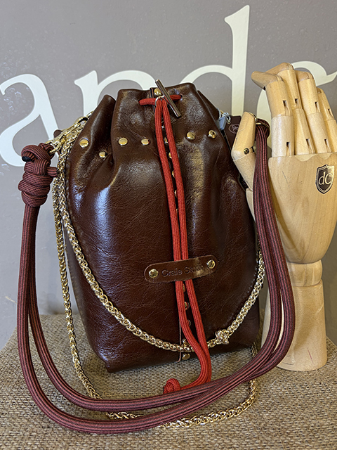 bolso Beco Stud sugar acajou